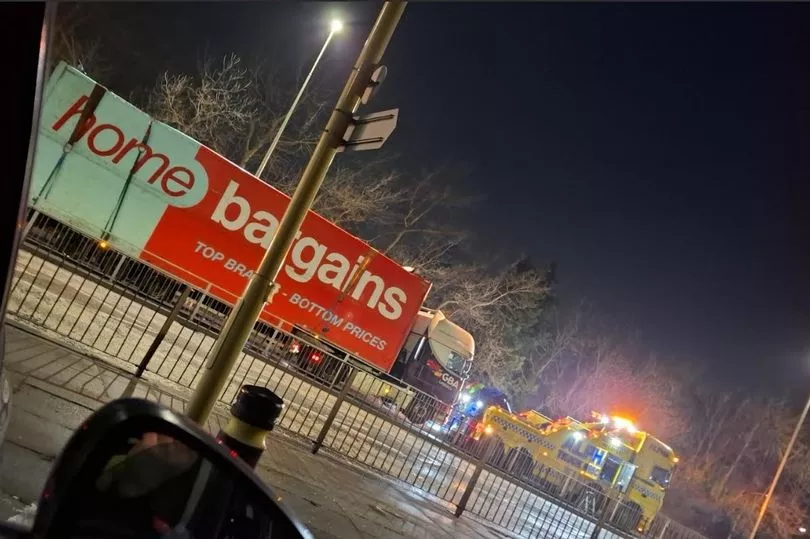 Home Bargains lorry